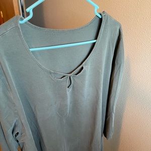 Teardrop neck tee 3x